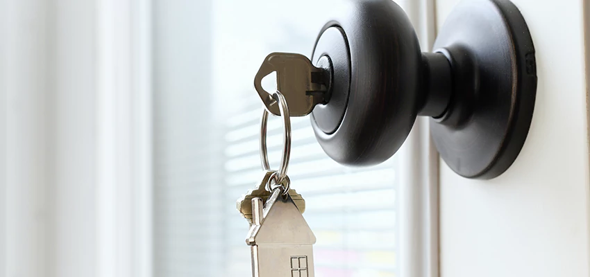 Bifold Door Knob Replacement in Willowbrook, California